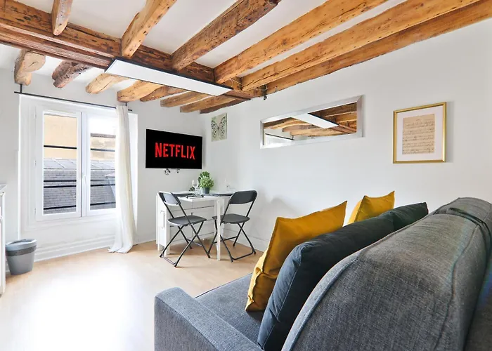 Quartier Saint-michel Notre-dame 4 Free Netflix